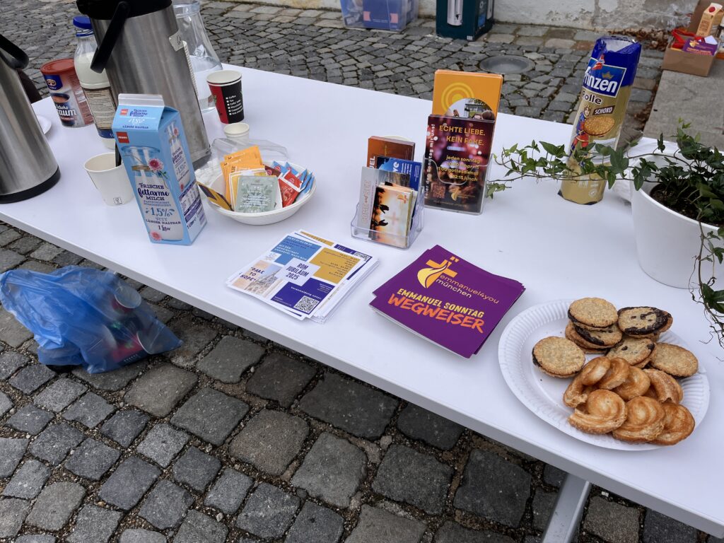 Kaffeetisch beim Emmanuel Sonntag