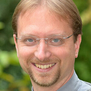 Dr. Andreas Schmidt- Pfarrvikar Wer wir sind